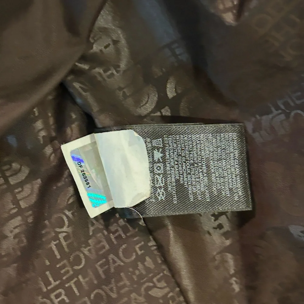 North Face HyVent multi-pocket jacket - Picture 8 of 12